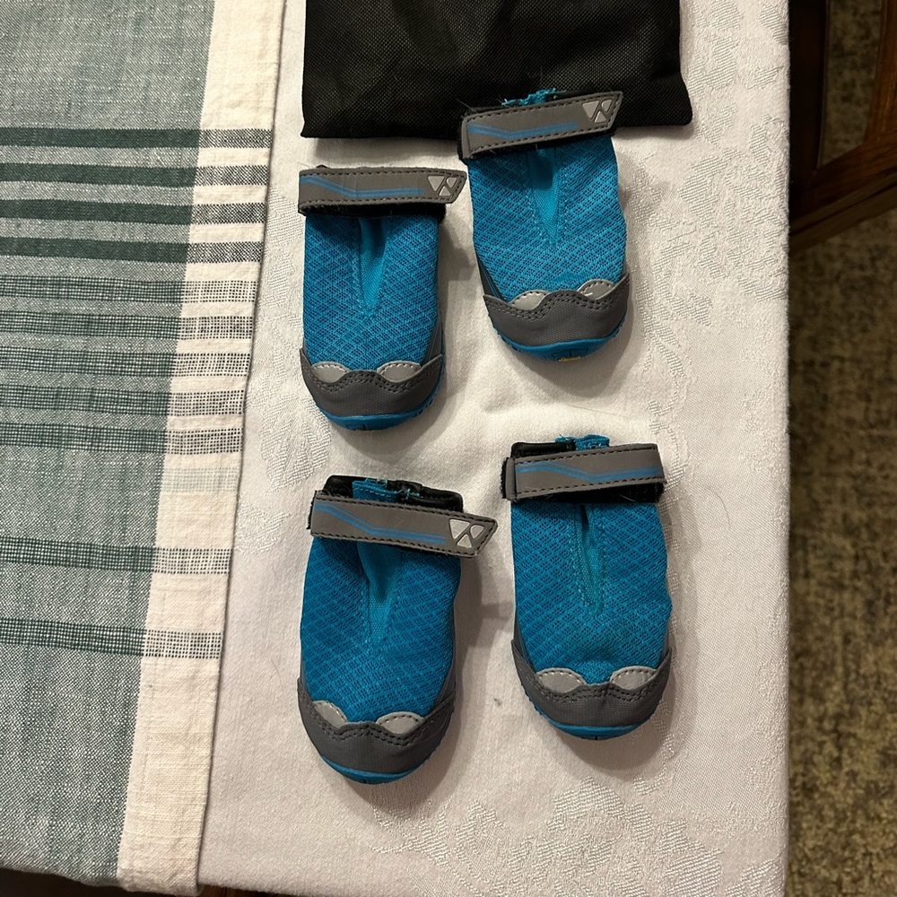 Ruffwear dog boots EUC